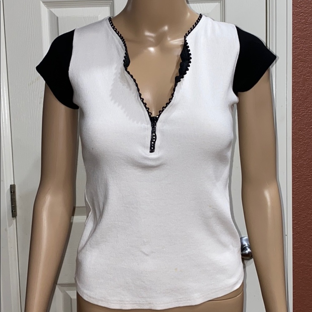 ❤️Cute White Top with Jewels in the front zipper